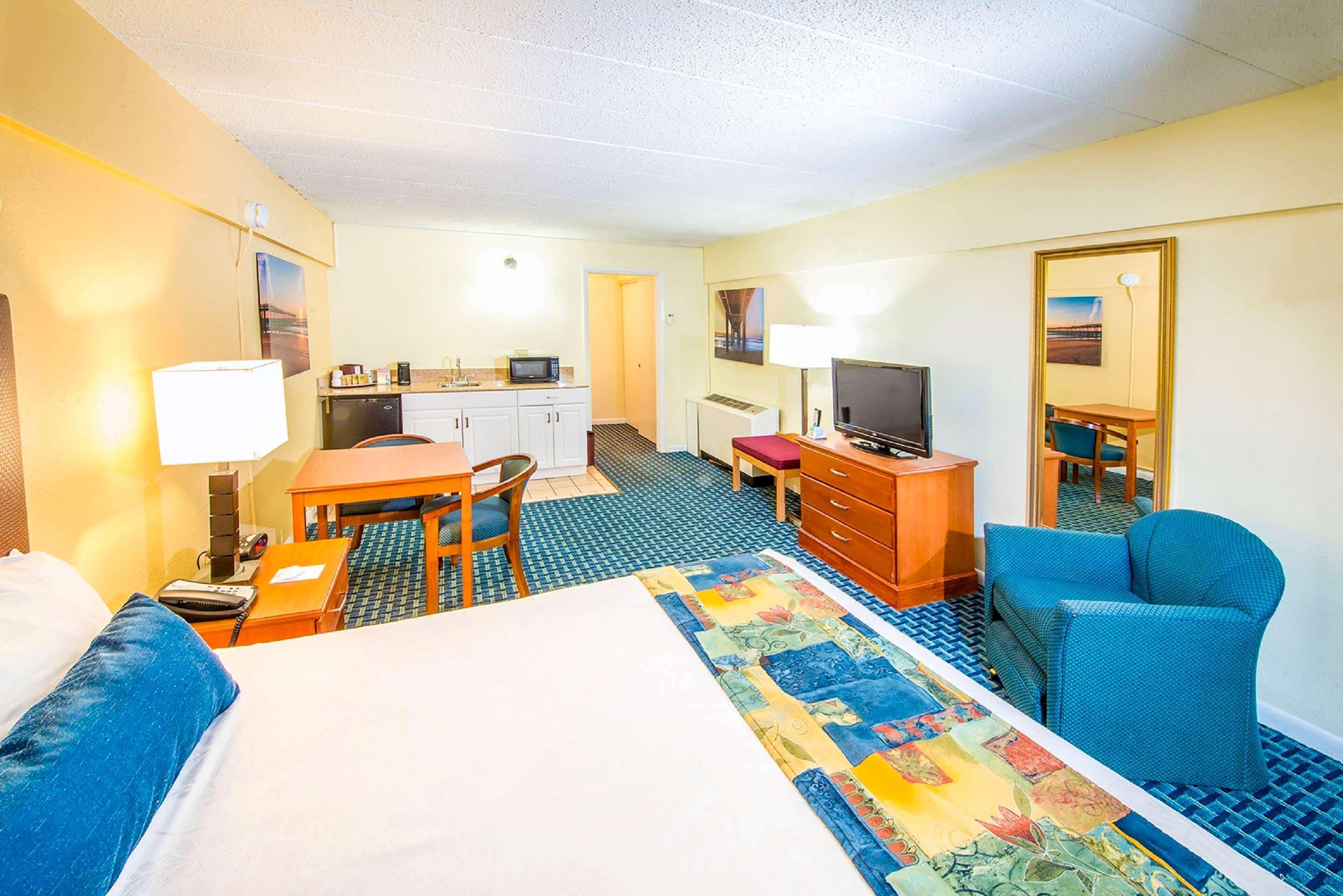 Ramada By Wyndham Virginia Beach Exteriör bild