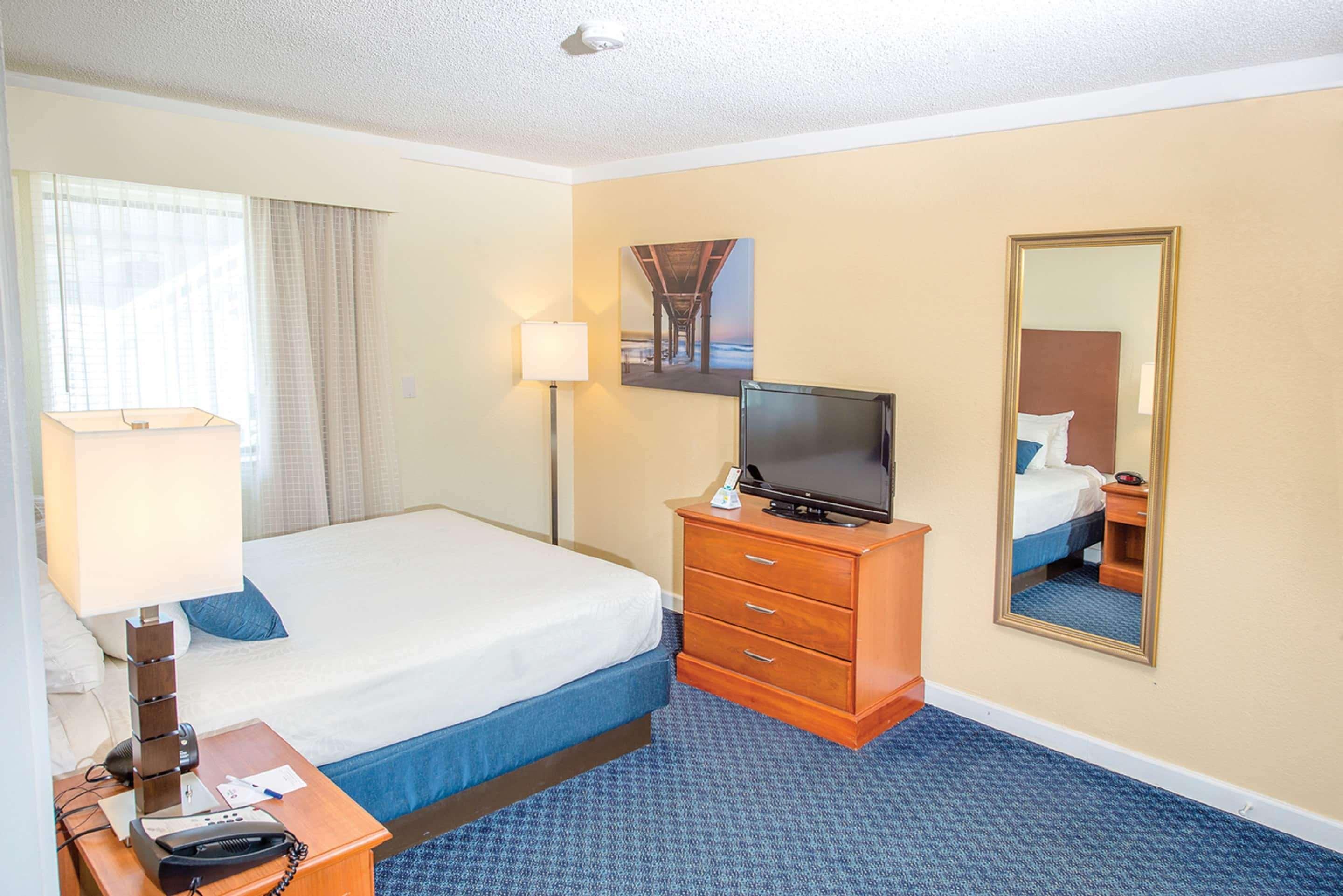 Ramada By Wyndham Virginia Beach Exteriör bild