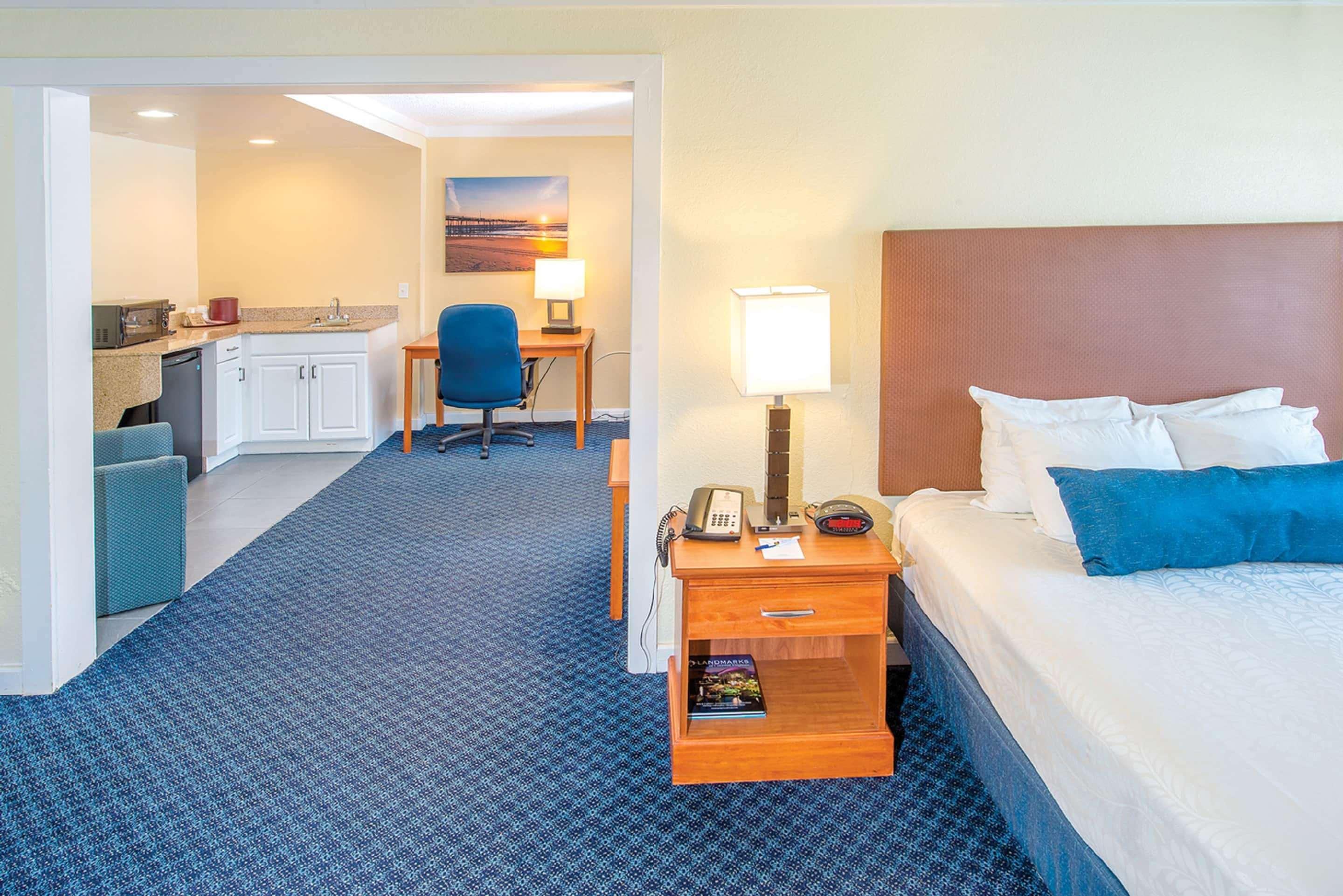 Ramada By Wyndham Virginia Beach Exteriör bild