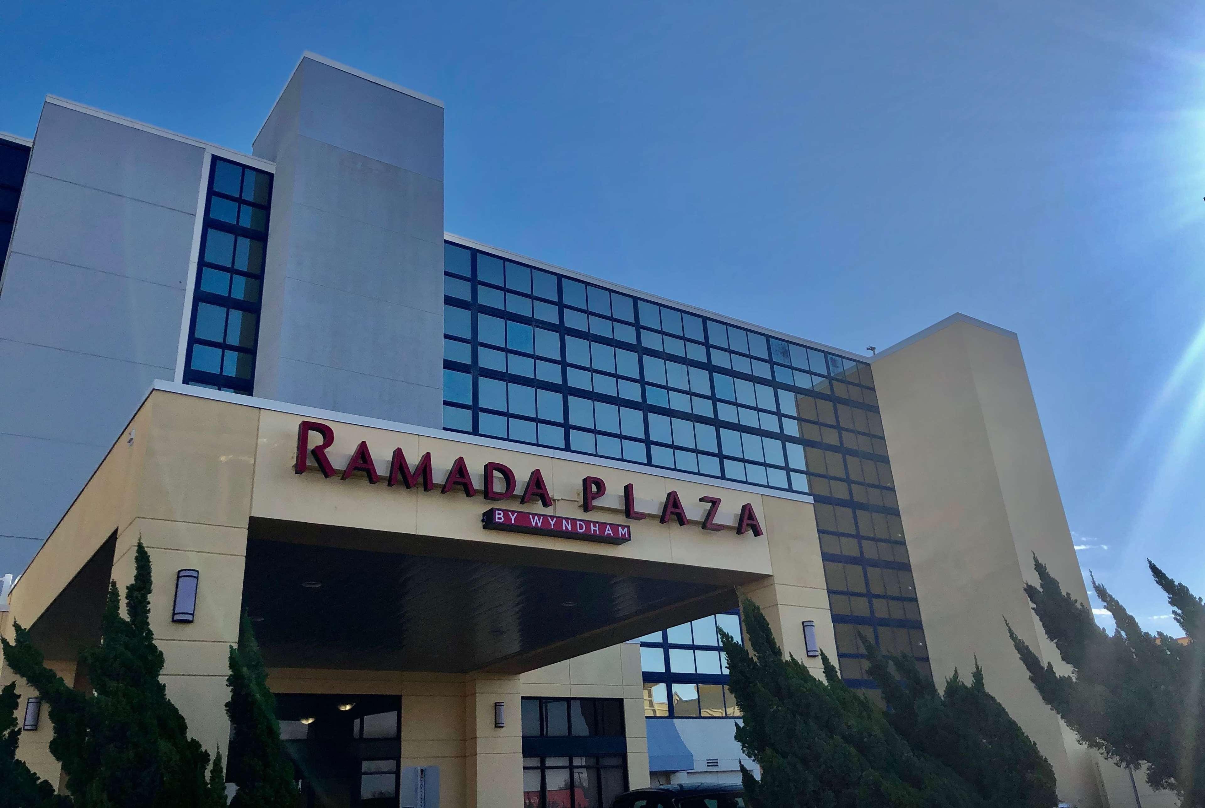 Ramada By Wyndham Virginia Beach Exteriör bild